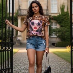 Leopard Print Graphic T-Shirt With Sunglasses & Red Lips Design By Madrag Size M